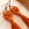 Kit Macramé Boucles d’oreilles - Noeuds et Pompons - French Kit  Kit Macramé Boucles d’oreilles - Noeuds et Pompons - French Kit