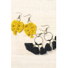 Kit Macramé Boucles d’oreilles - Plumes et Pompons - French Kit  Kit Macramé Boucles d’oreilles - Plumes et Pompons - French Kit